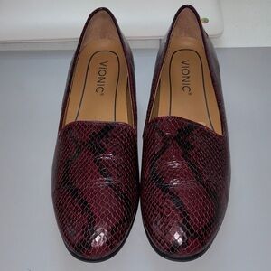 Vionic Women's Maroon Snake Pattern Loafers